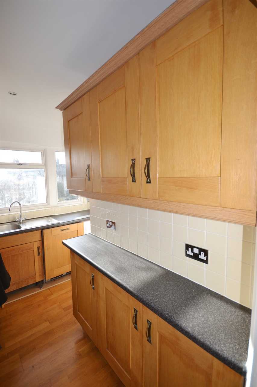 Warren Road - Picture 5