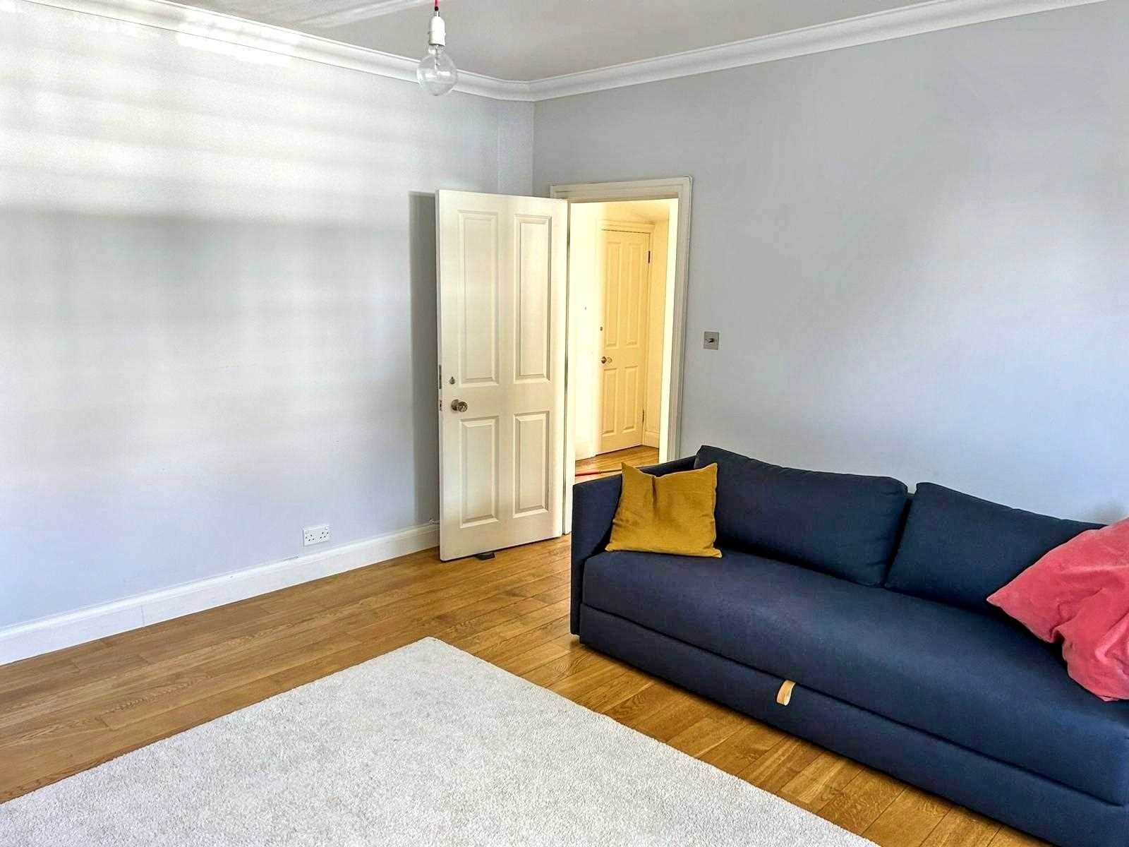 Prebend Gardens - Picture 13