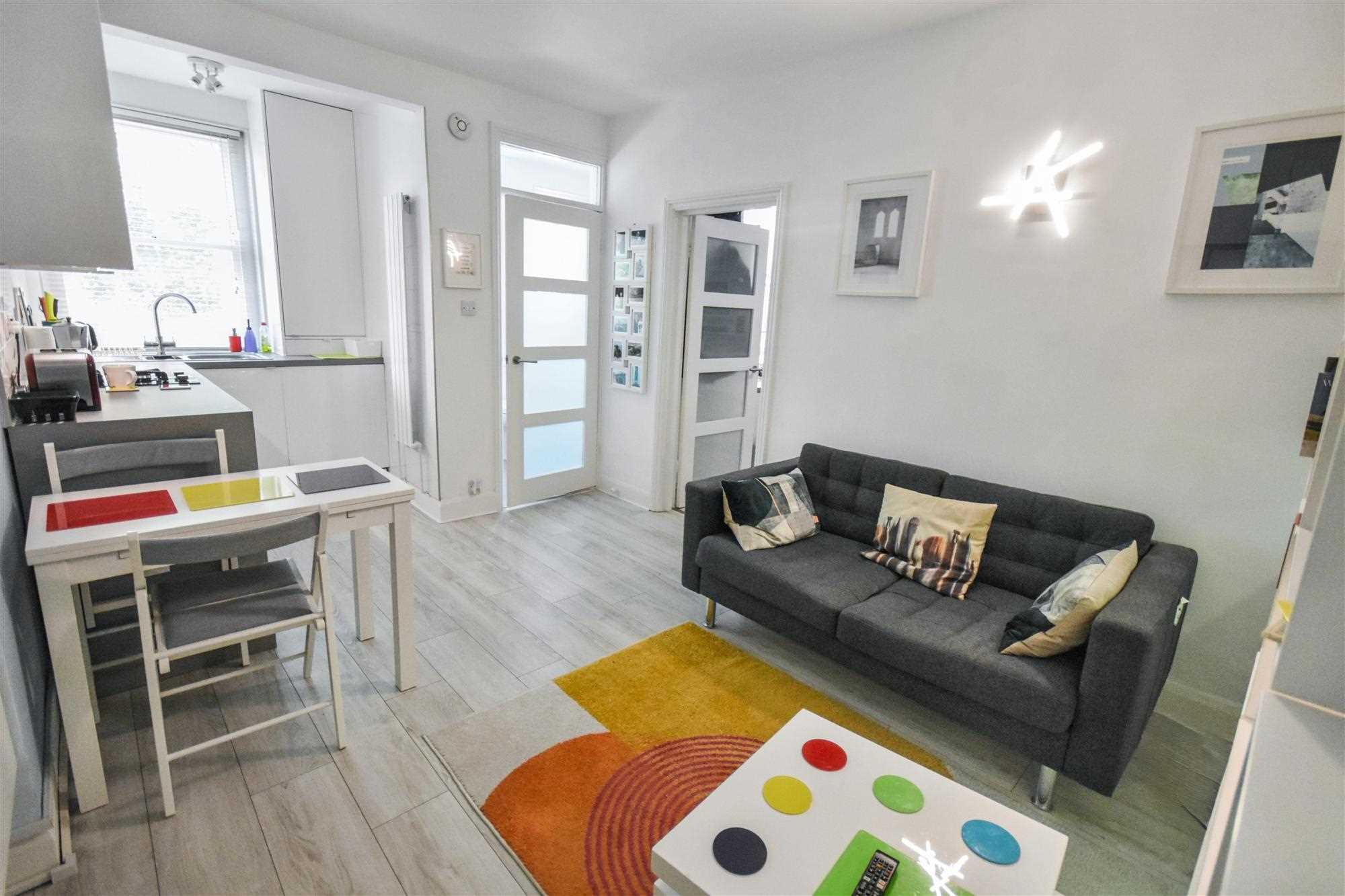 Dewsbury Court - Picture 2