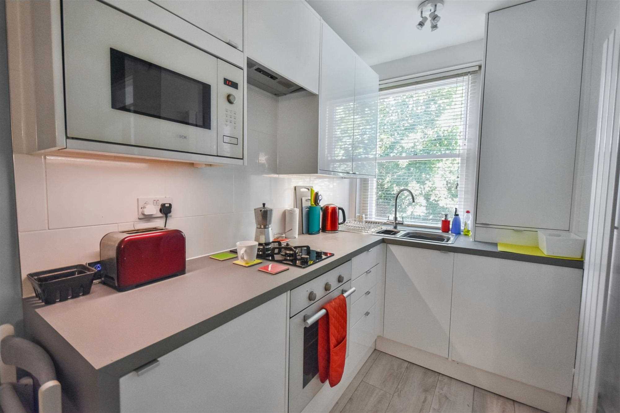 Dewsbury Court - Picture 4