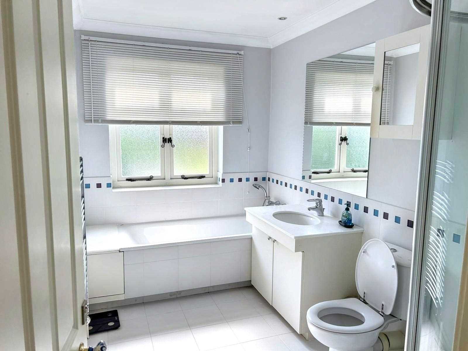 Prebend Gardens - Picture 23