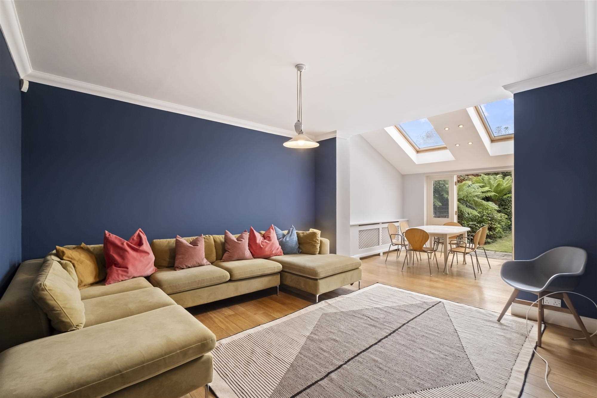 Prebend Gardens - Picture 3