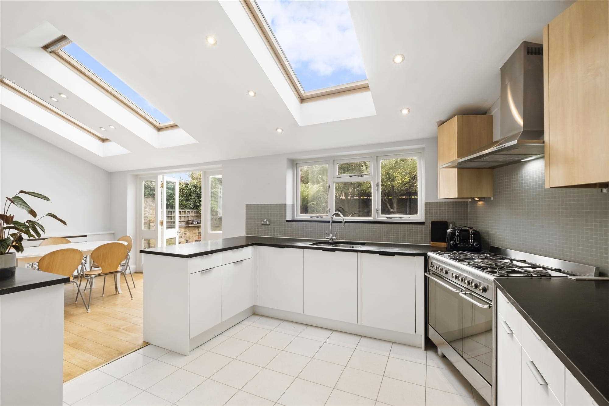 Prebend Gardens - Picture 8