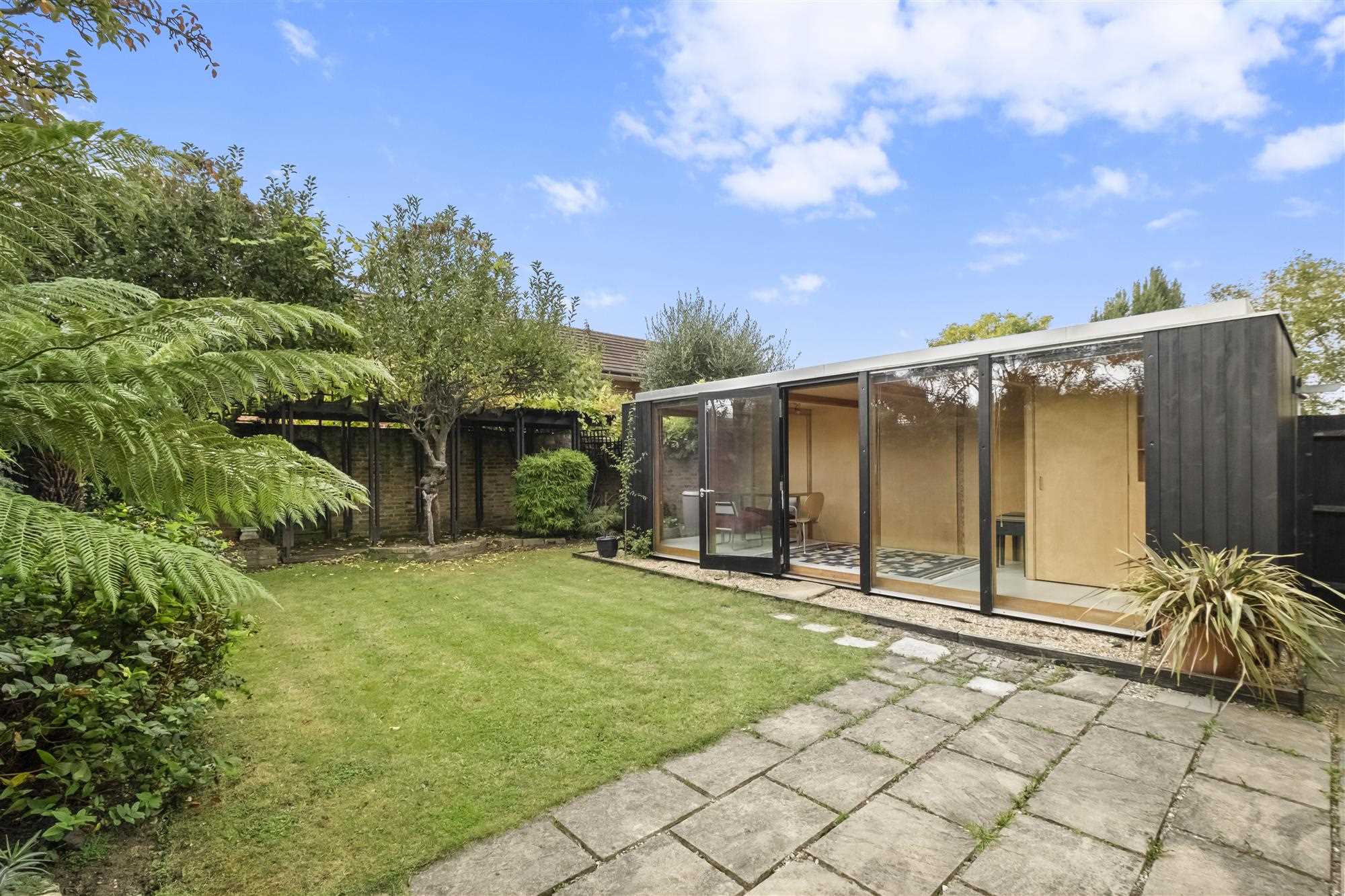 Prebend Gardens - Picture 9