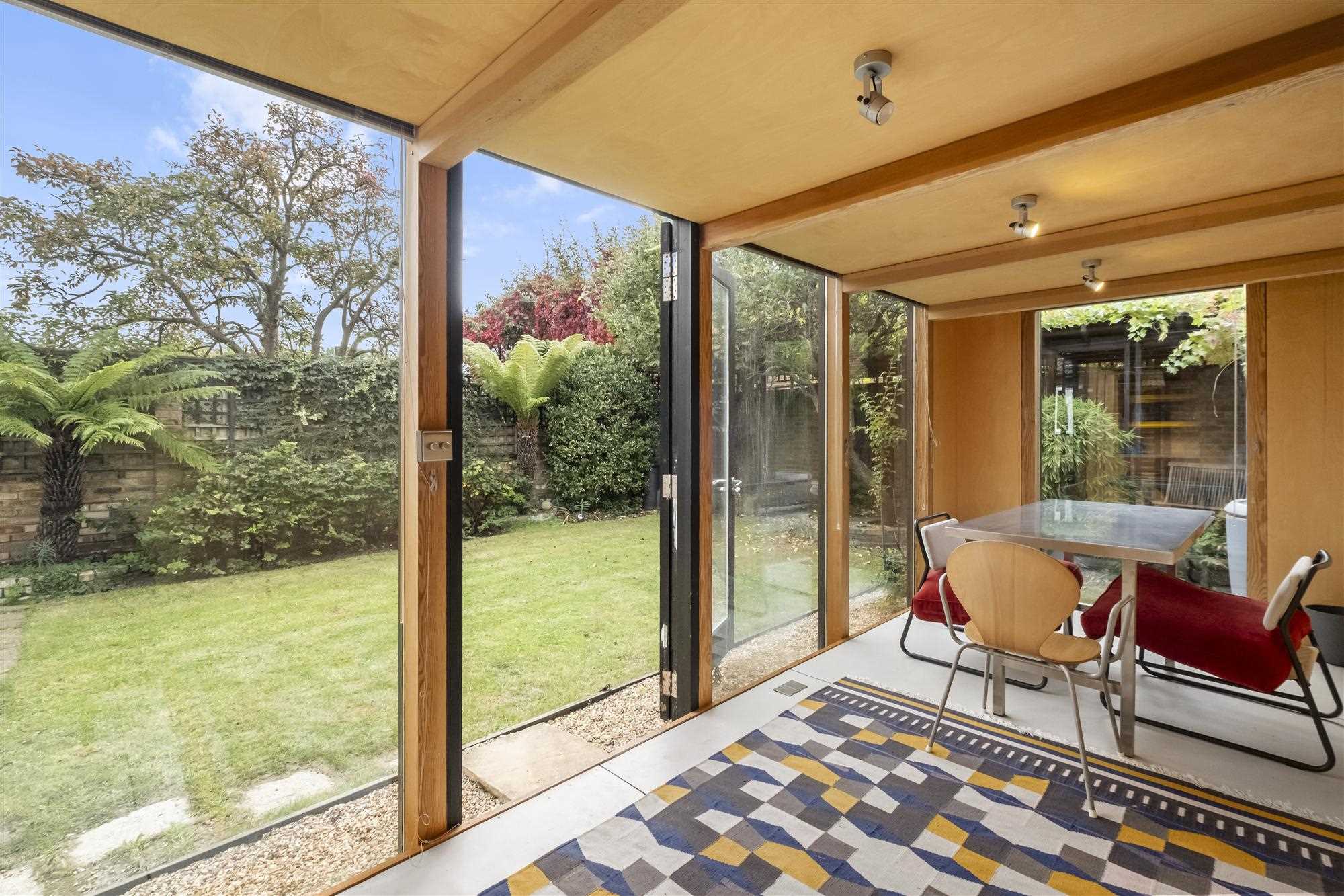 Prebend Gardens - Picture 11