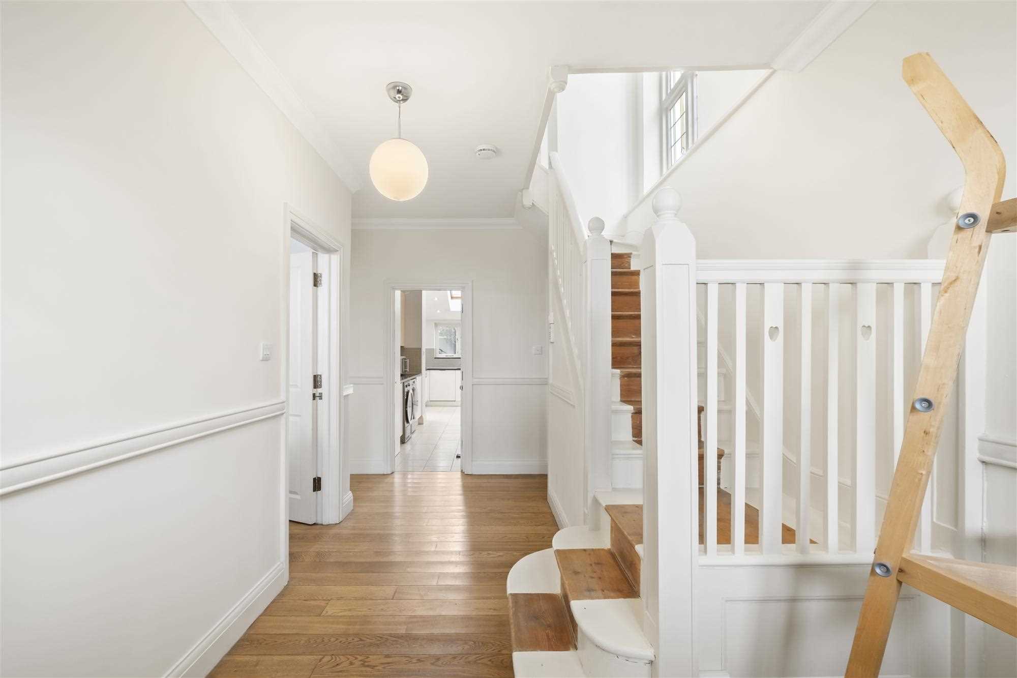 Prebend Gardens - Picture 12