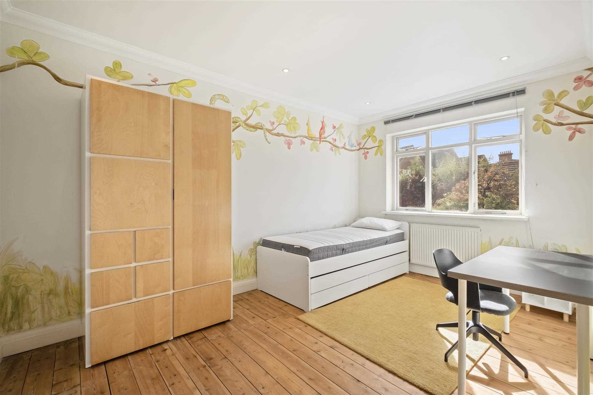 Prebend Gardens - Picture 15