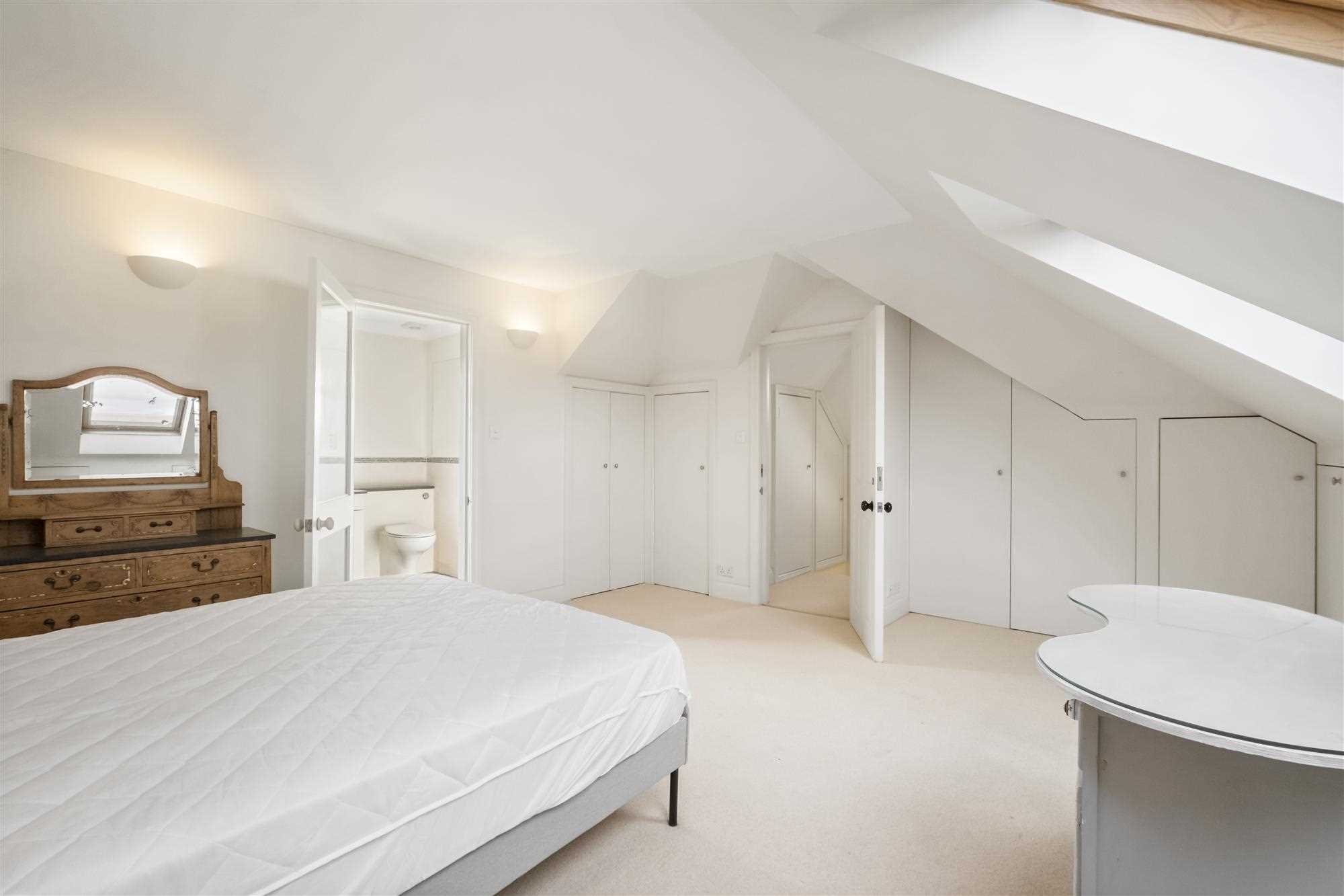 Prebend Gardens - Picture 20