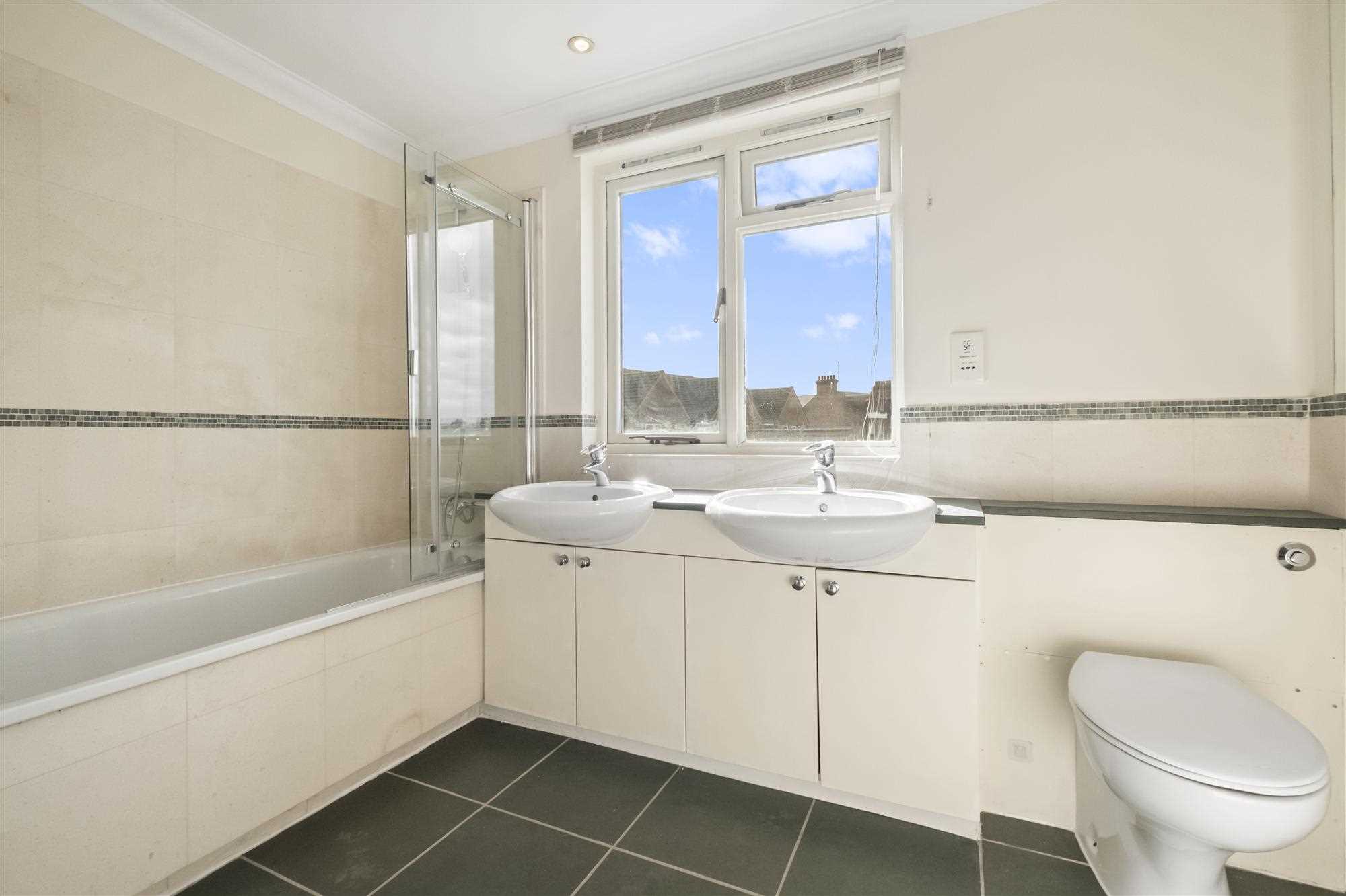 Prebend Gardens - Picture 21