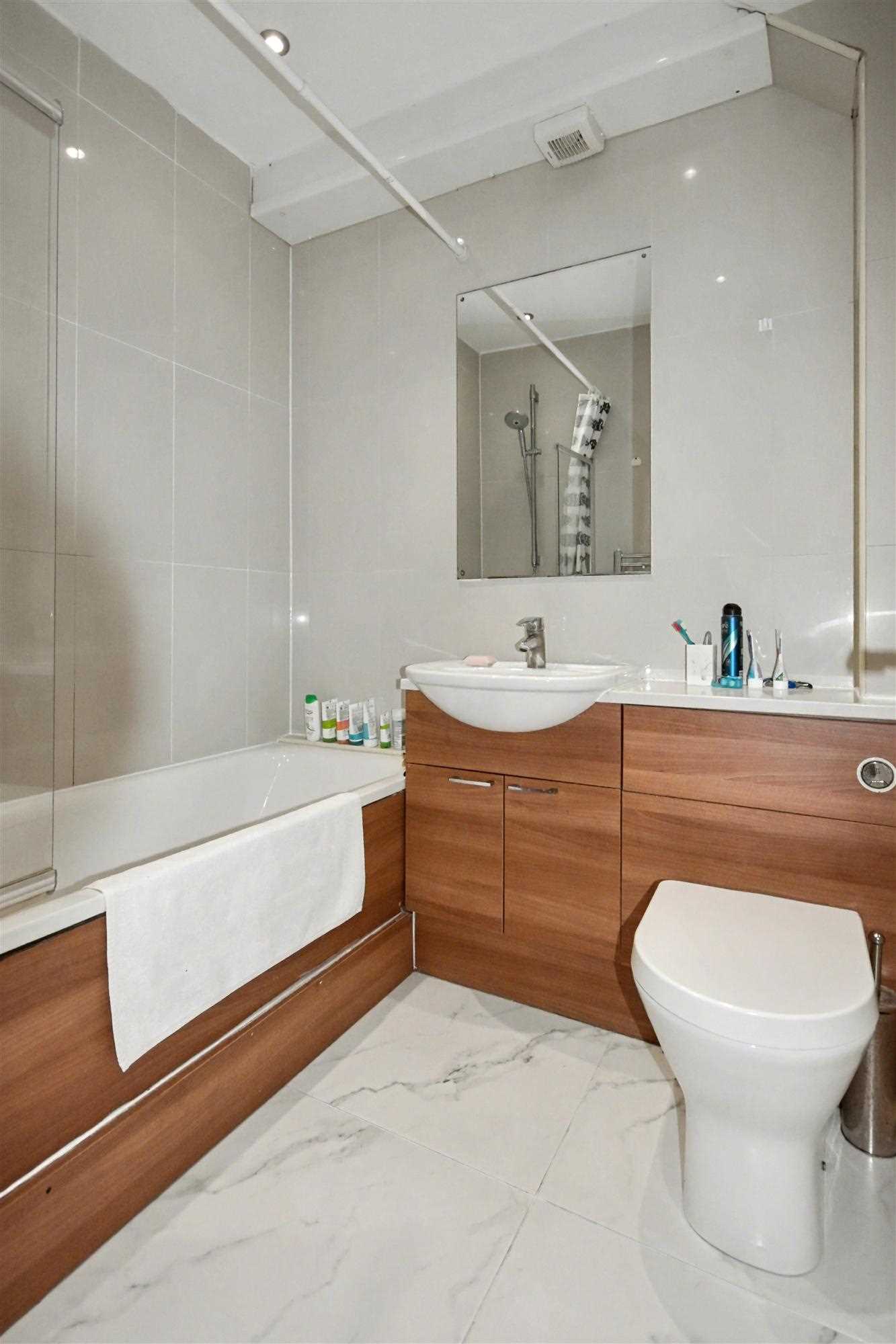 Goldhawk Road - Picture 4