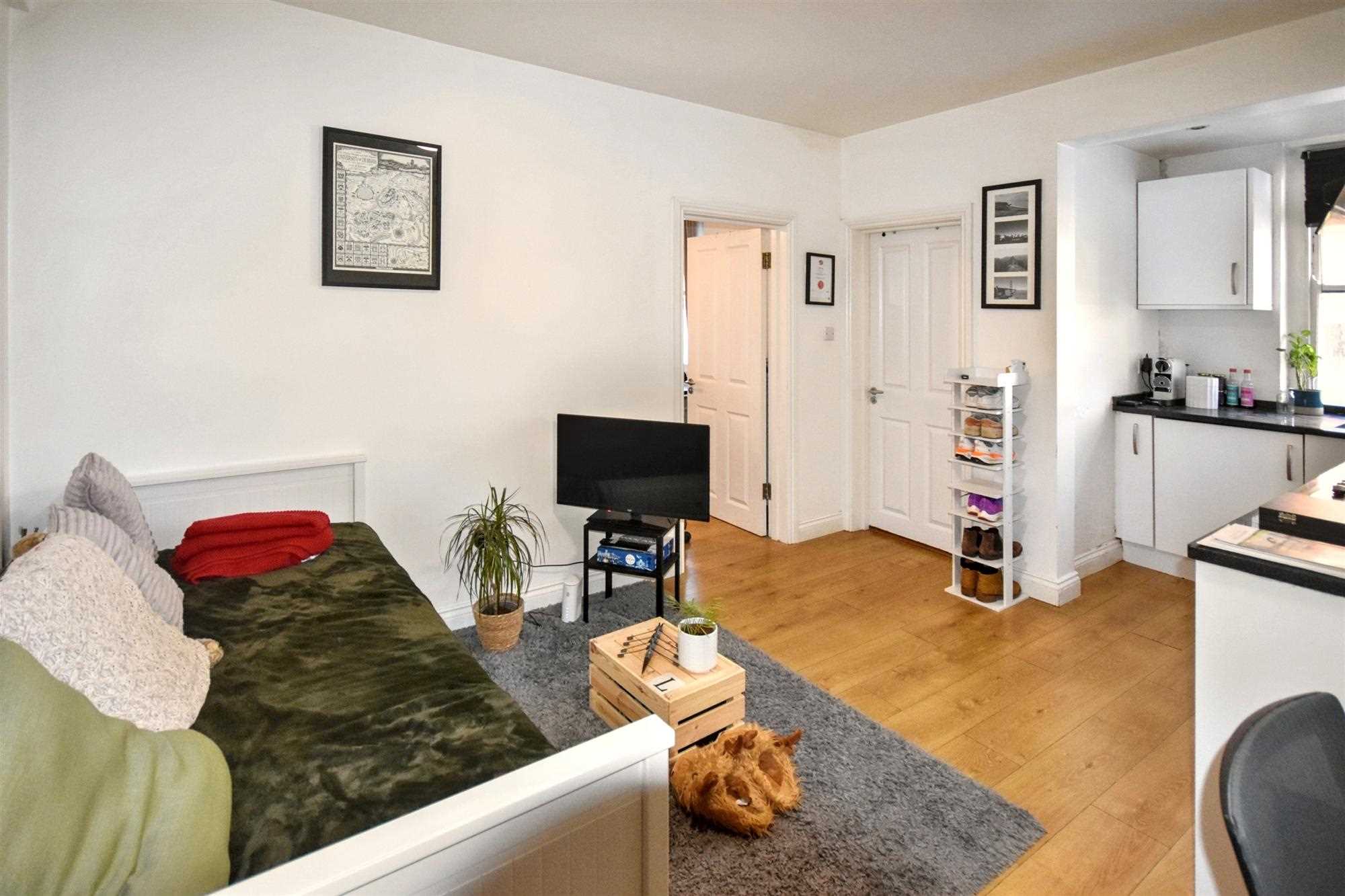 Dewsbury Court - Picture 2