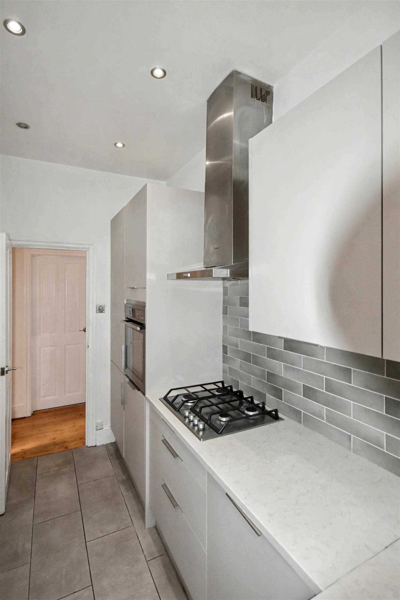 Chiswick High Road - Picture 8