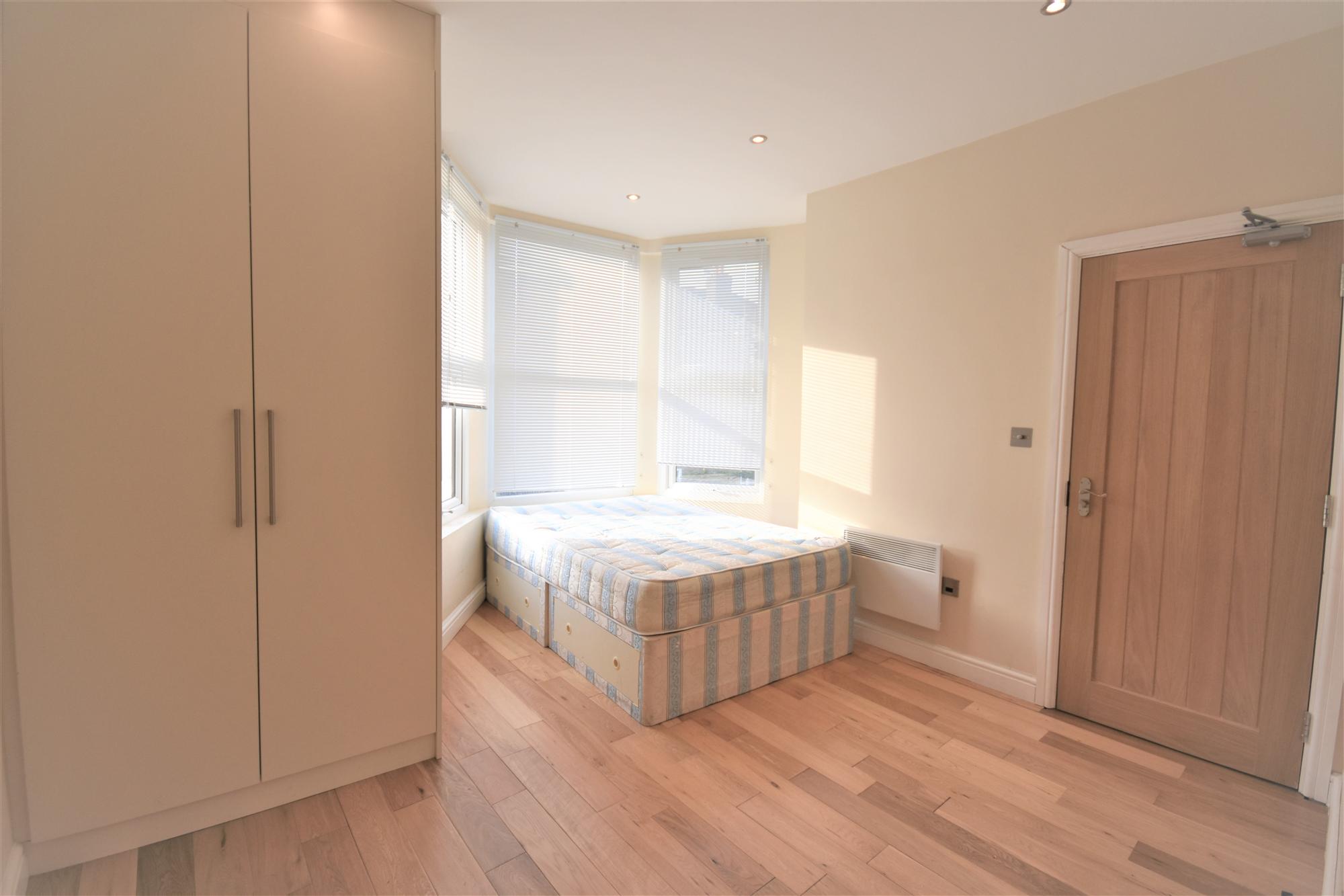 Acton Lane - Picture 1