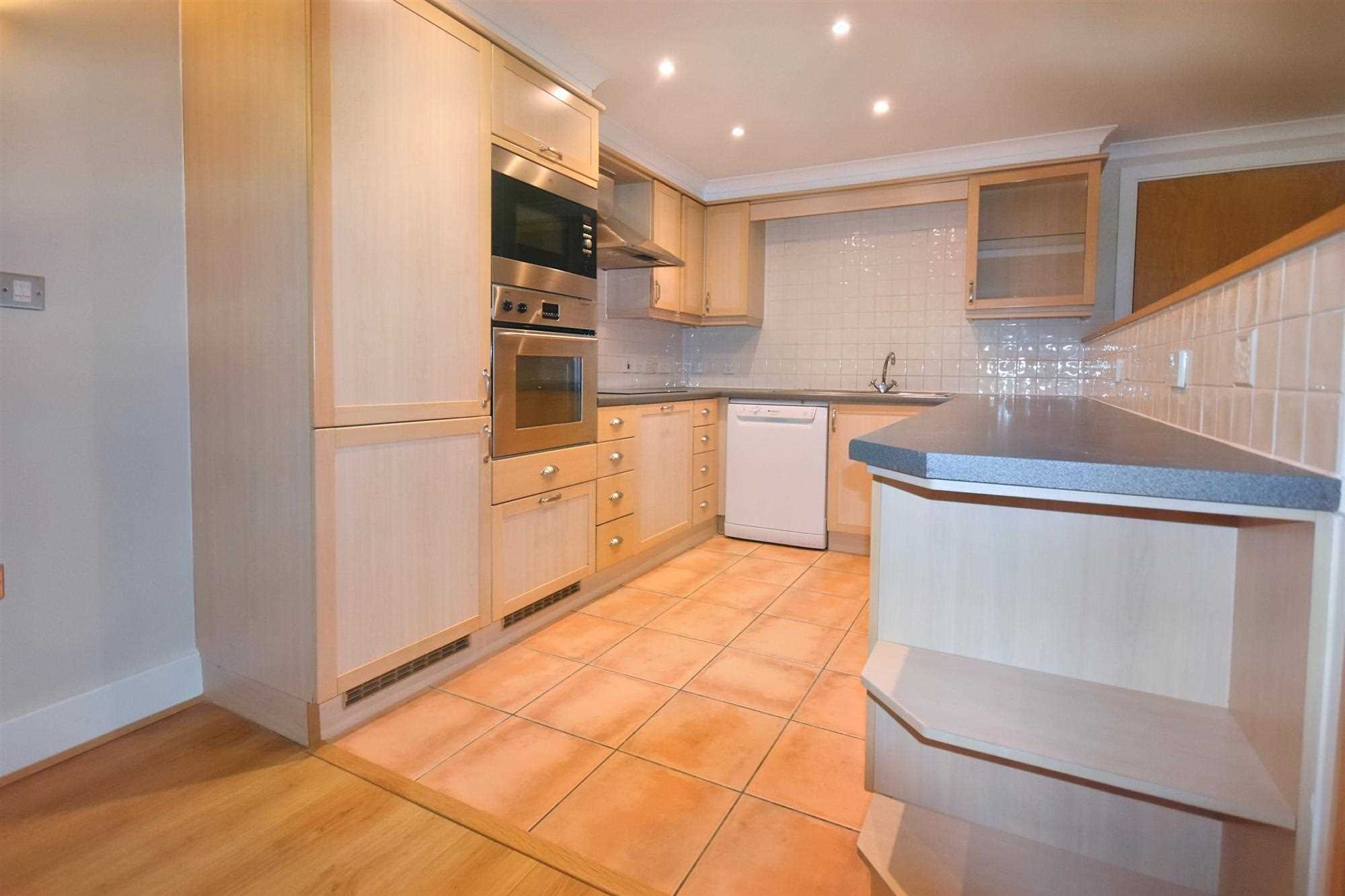 Chiswick High Road - Picture 3