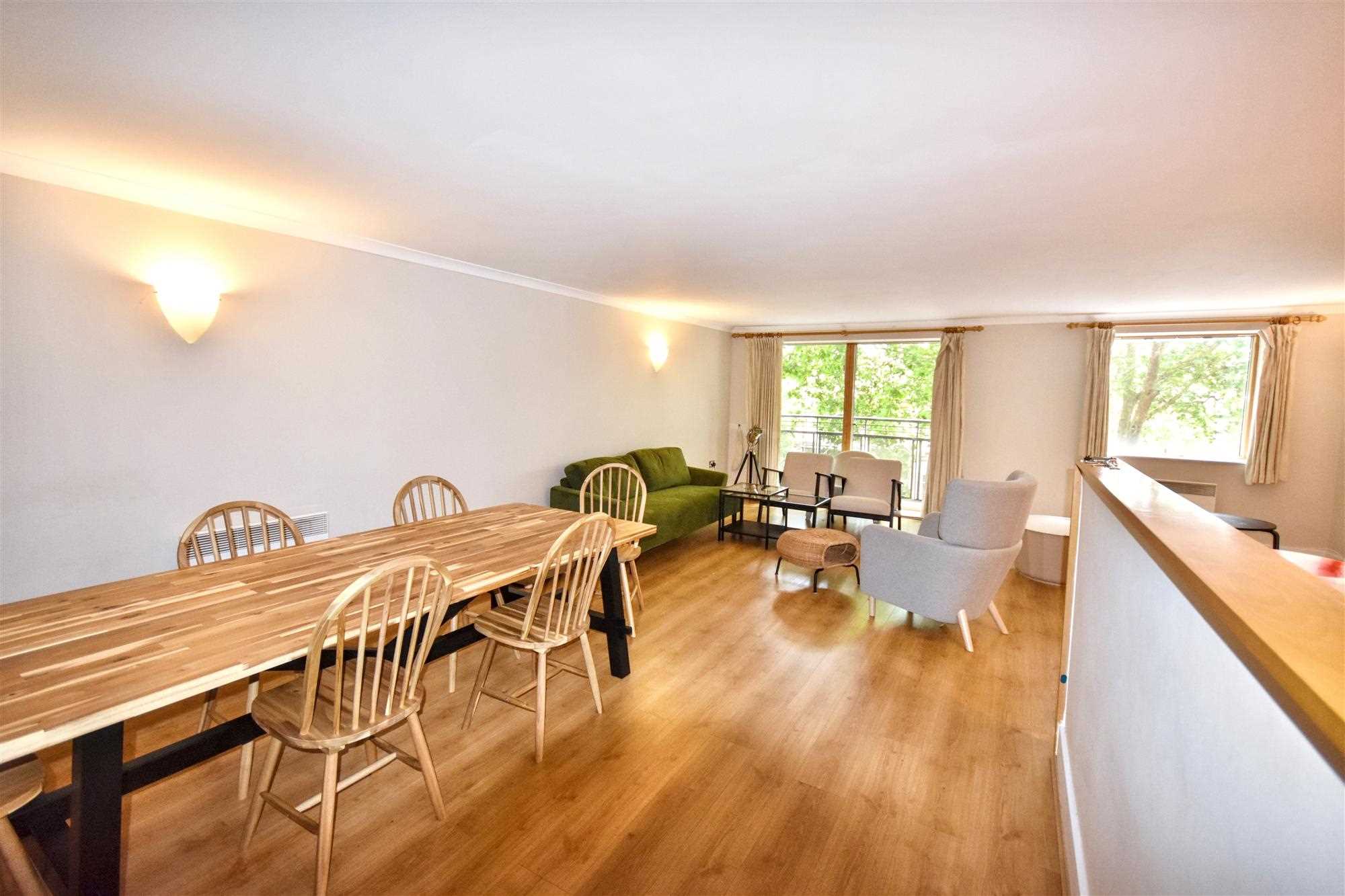 Chiswick High Road - Picture 6