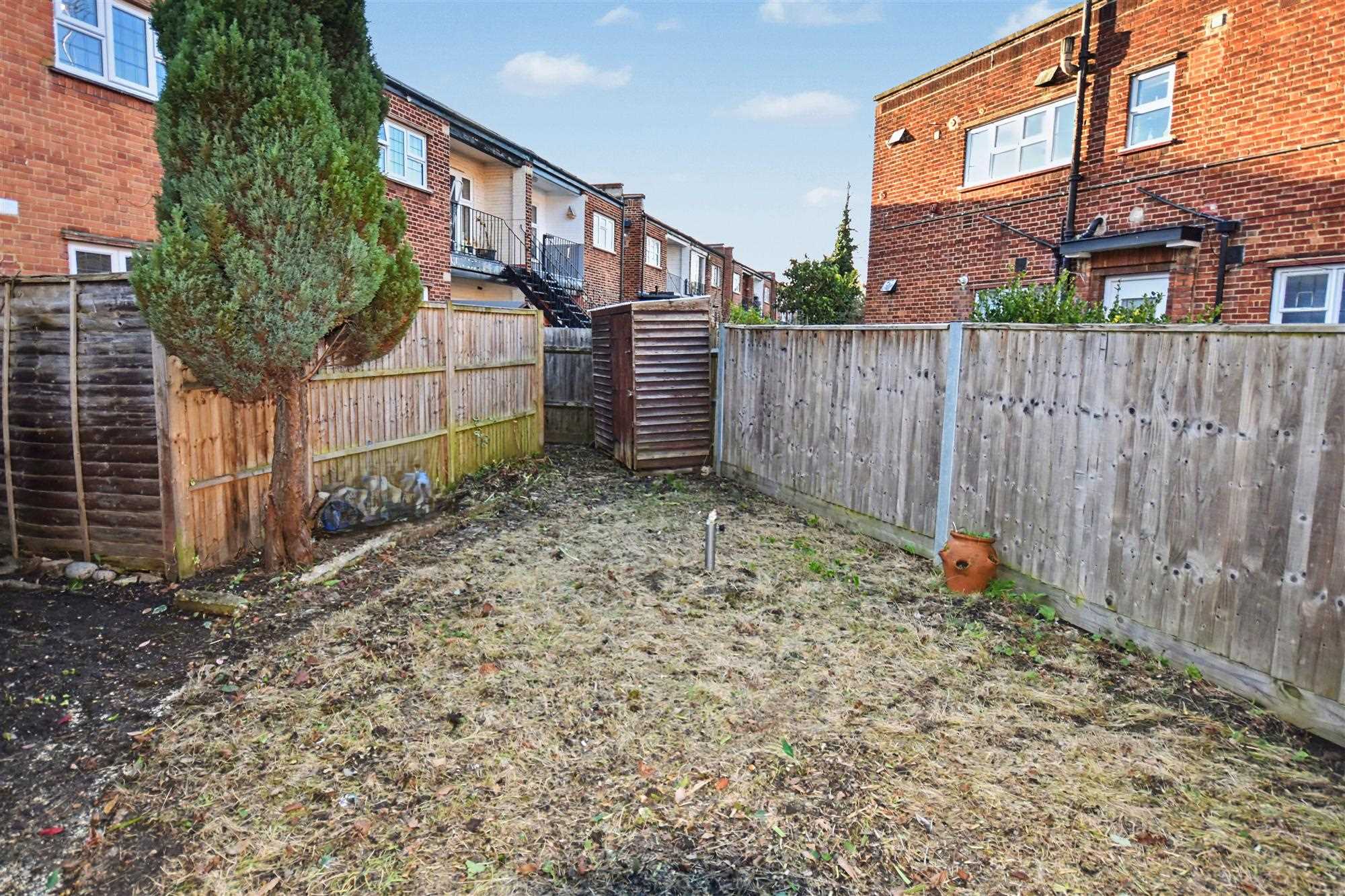 Fairlawn Avenue - Picture 11