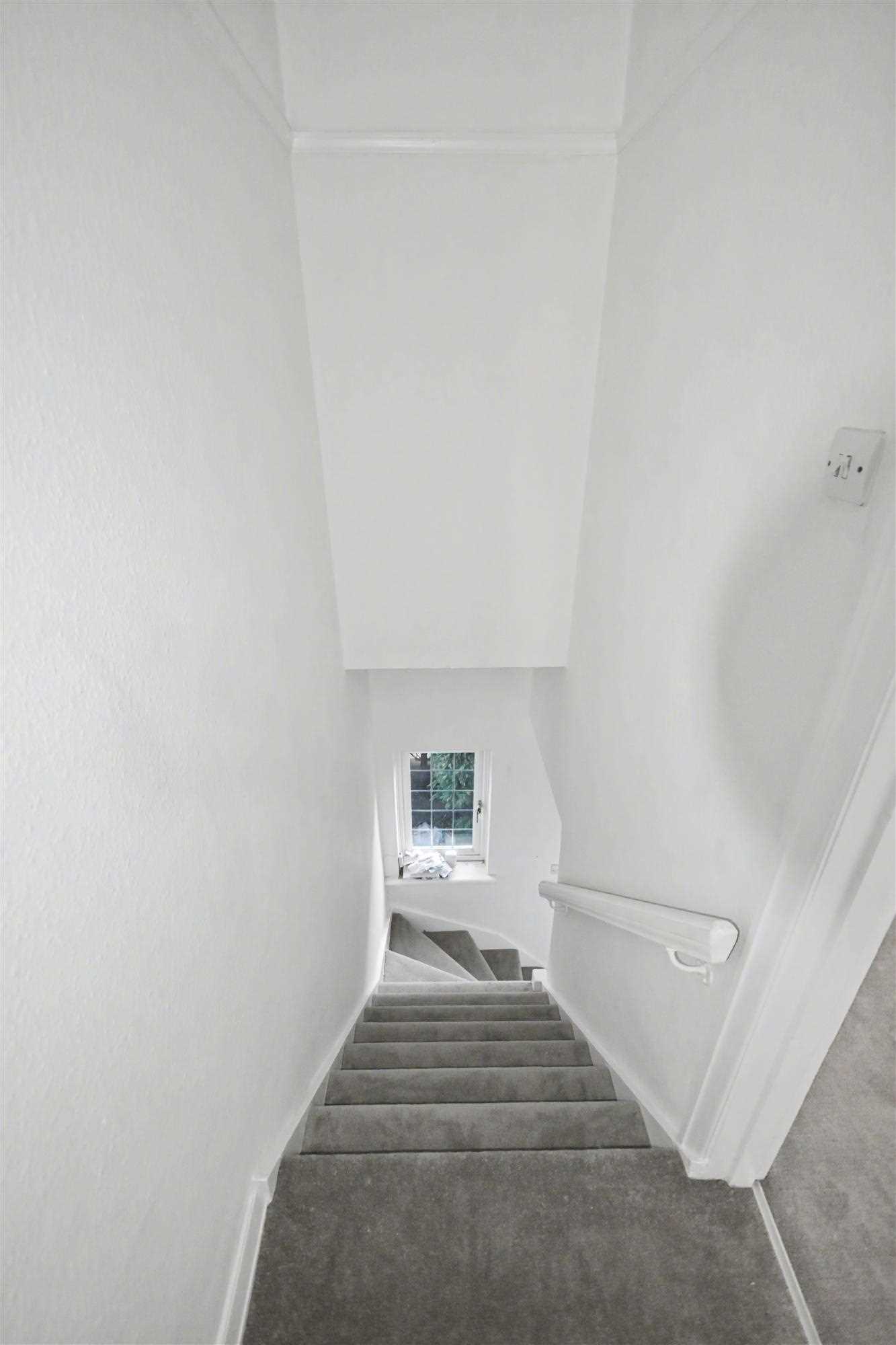 Fairlawn Avenue - Picture 14