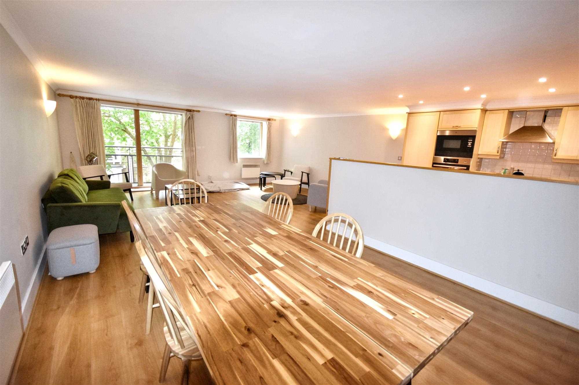 Chiswick High Road - Picture 2