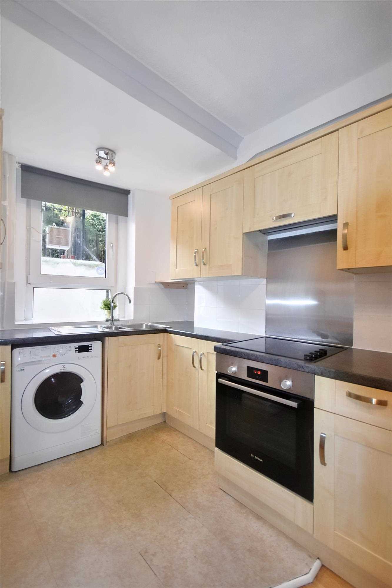 Dewsbury Court - Picture 4