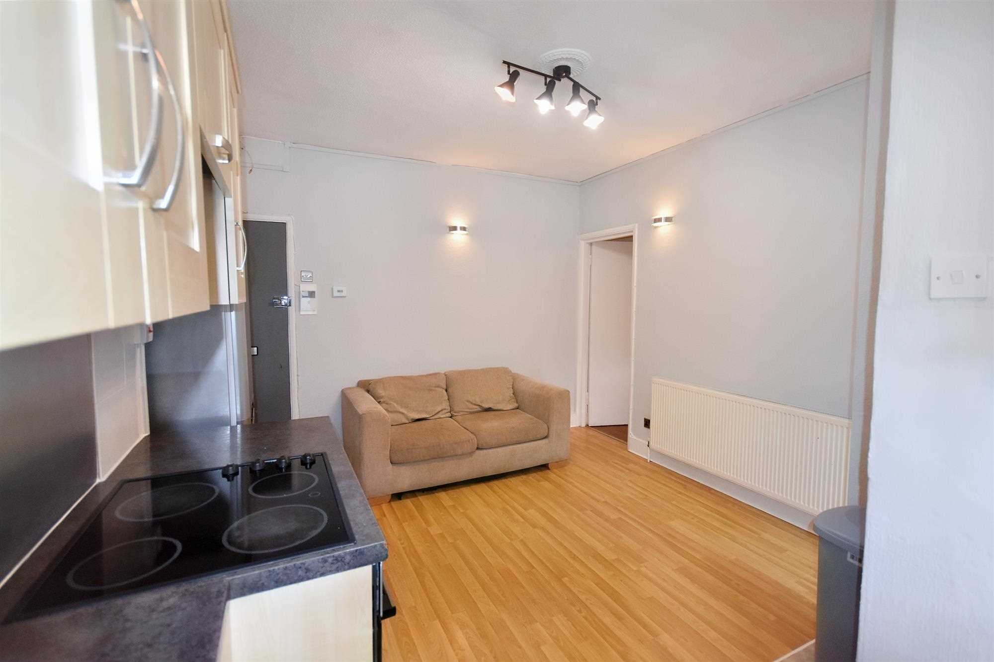 Dewsbury Court - Picture 5