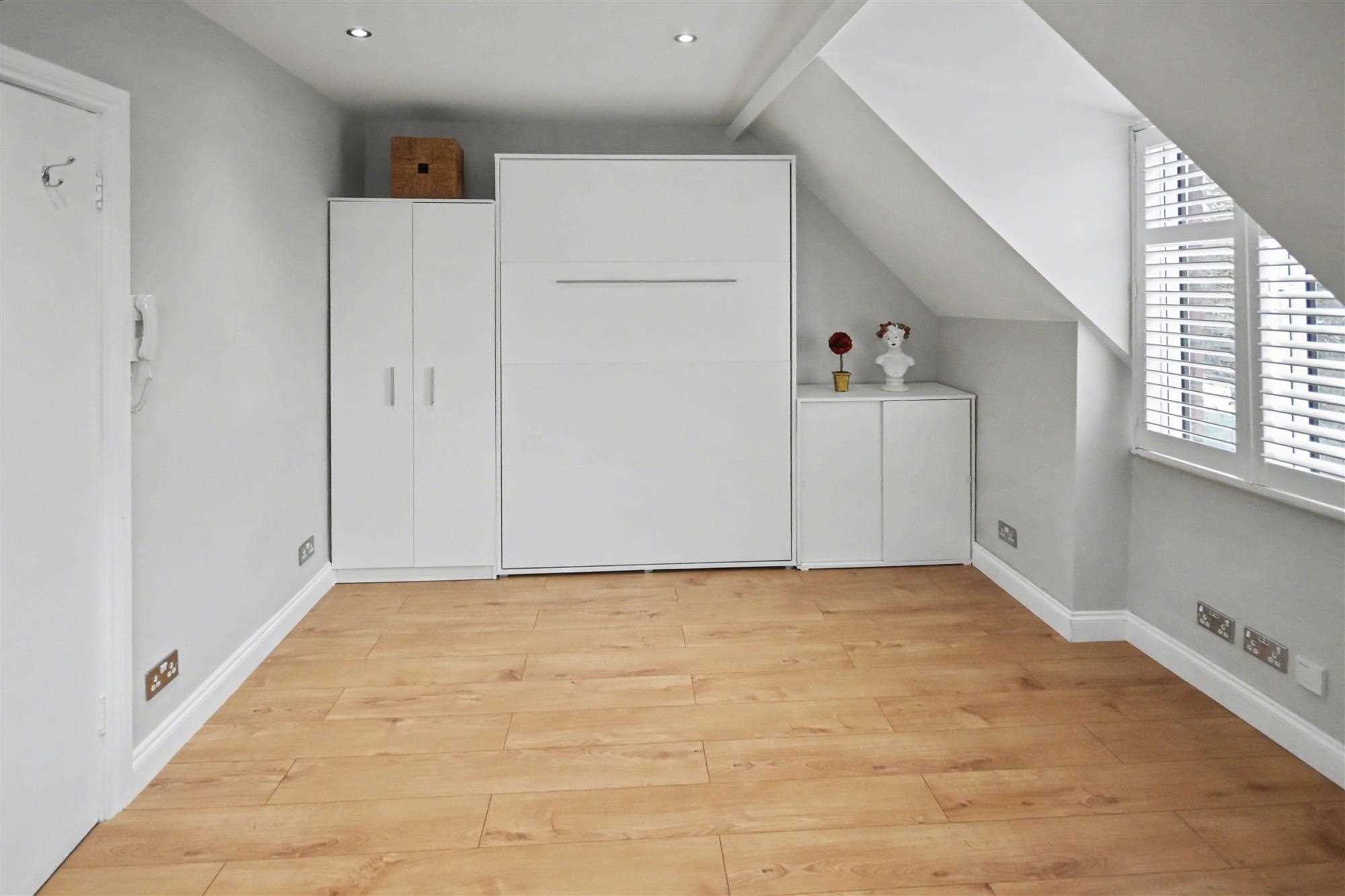 Dukes Avenue - Picture 3