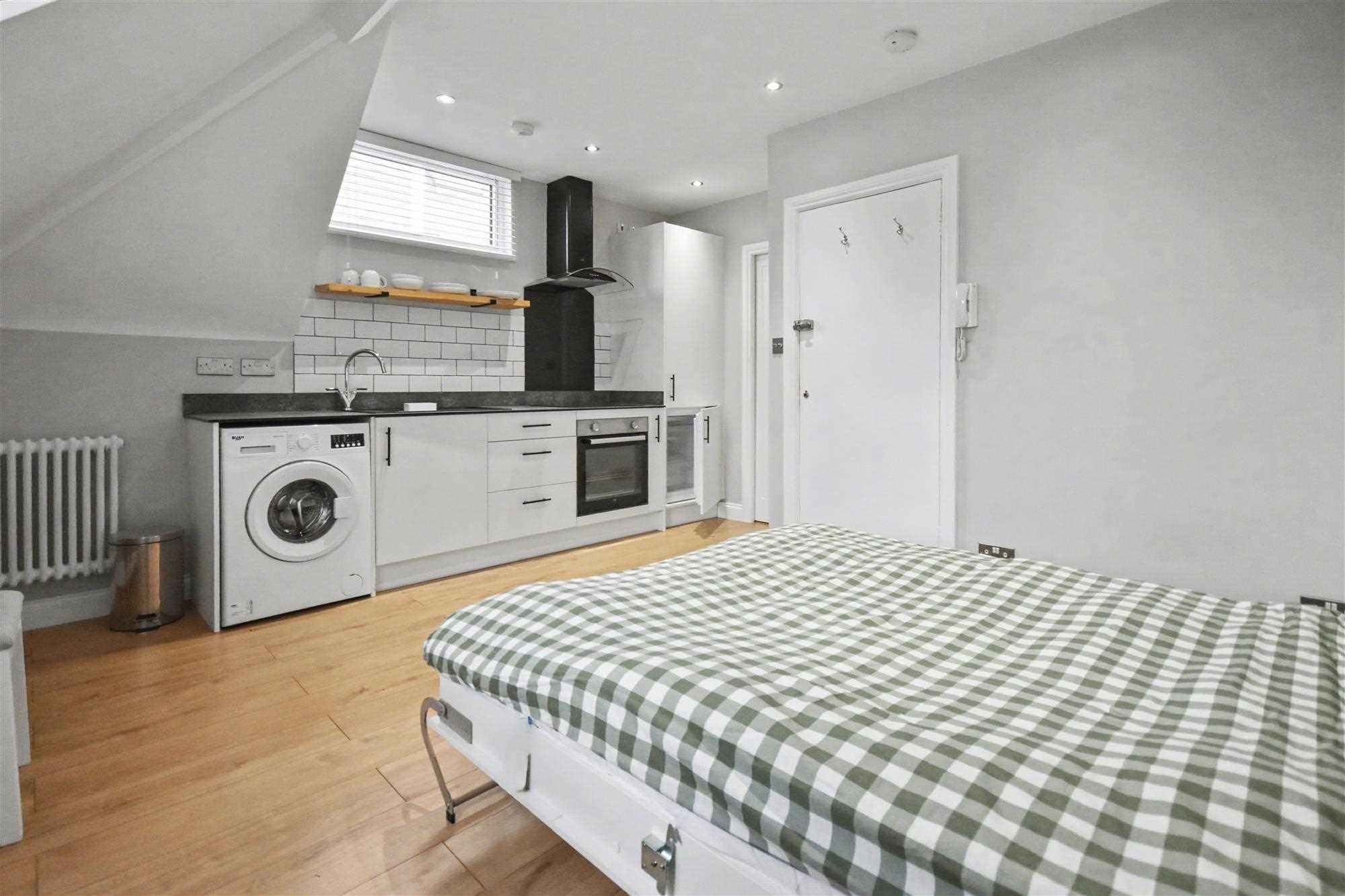 Dukes Avenue - Picture 5