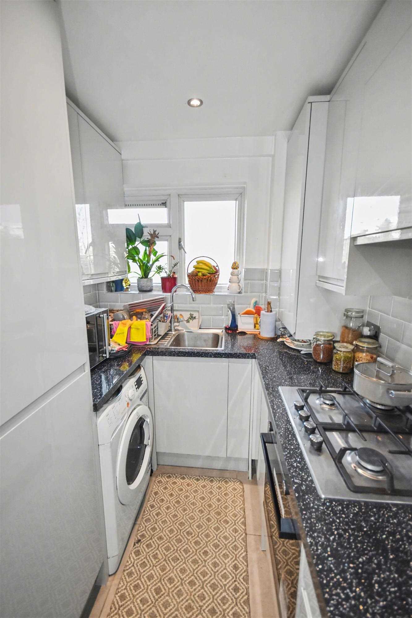 Thames Road - Picture 5