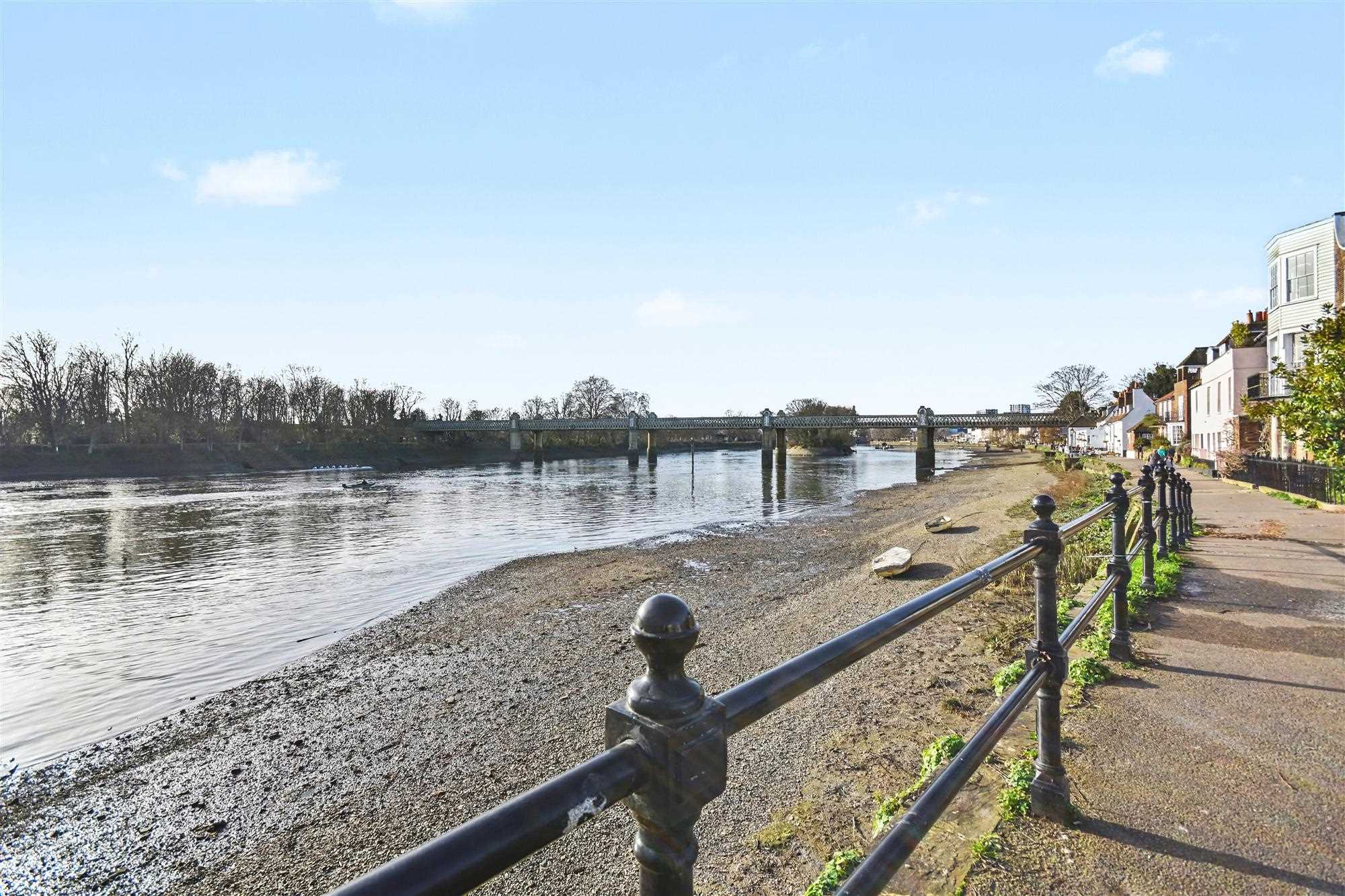 Thames Road - Picture 12