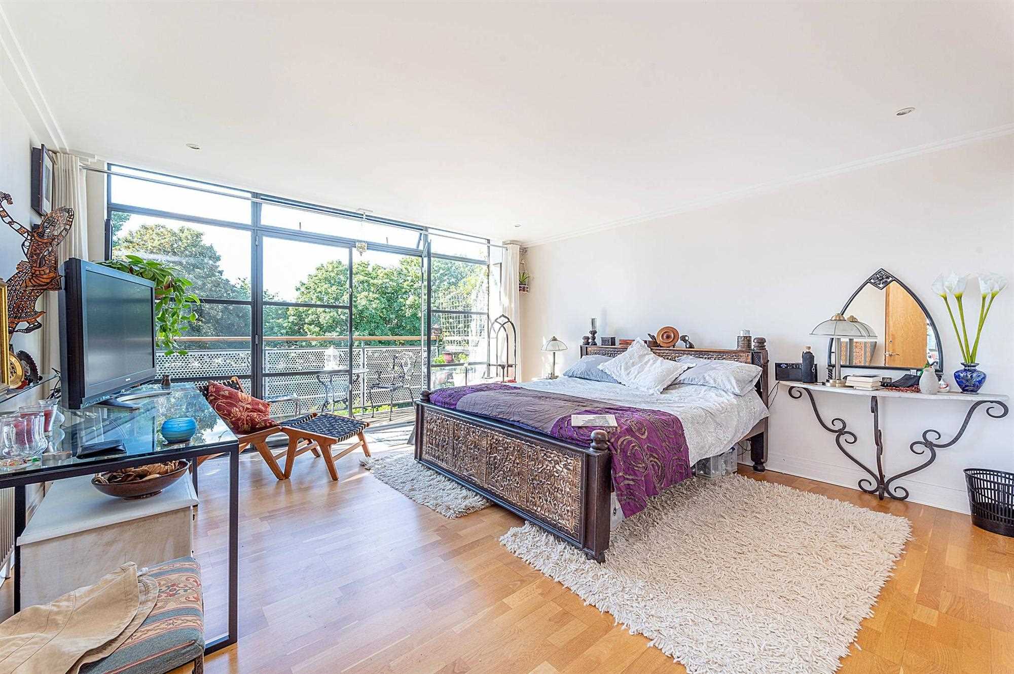 Point Wharf - Picture 15