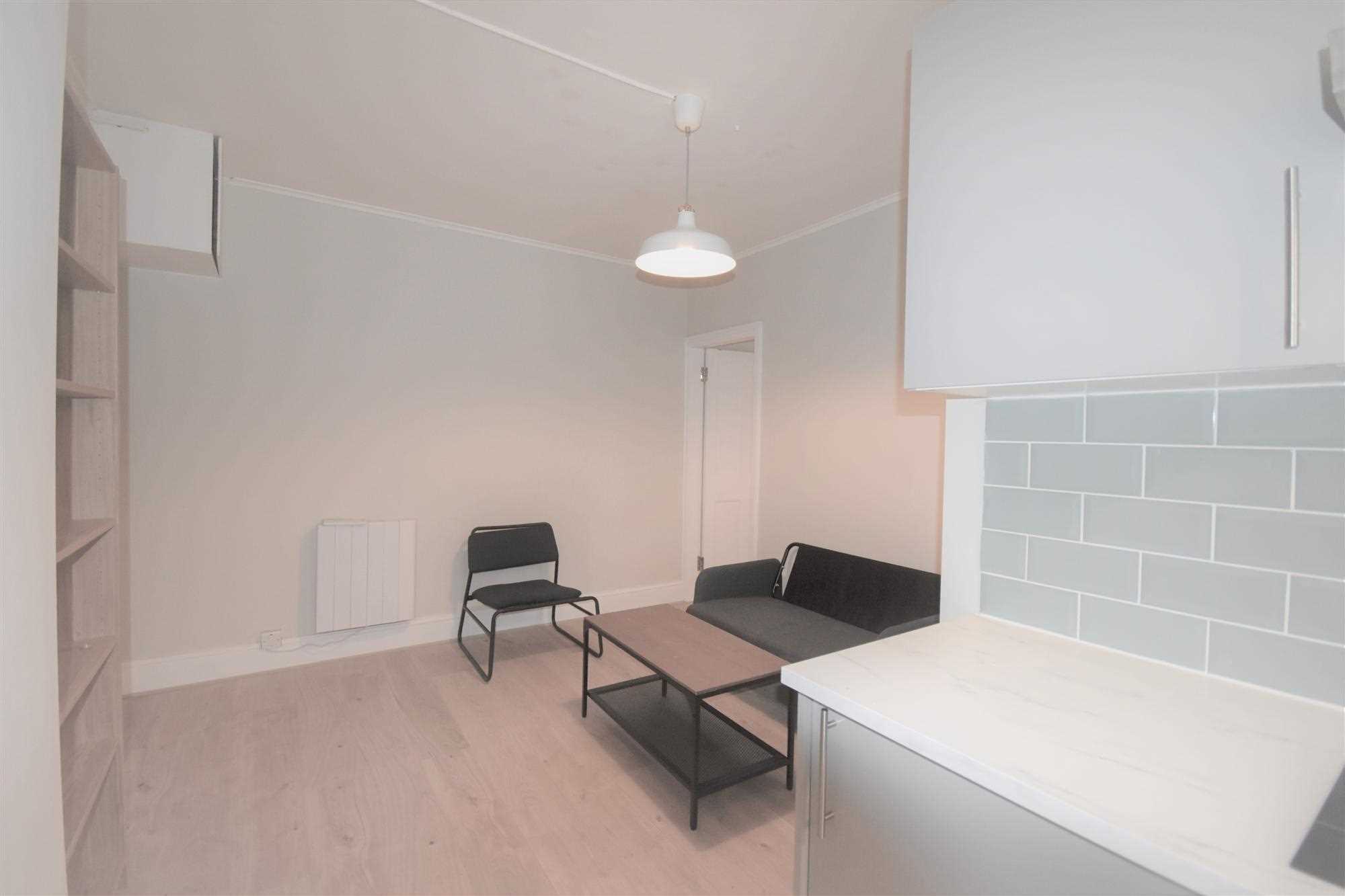 Dewsbury Court - Picture 3