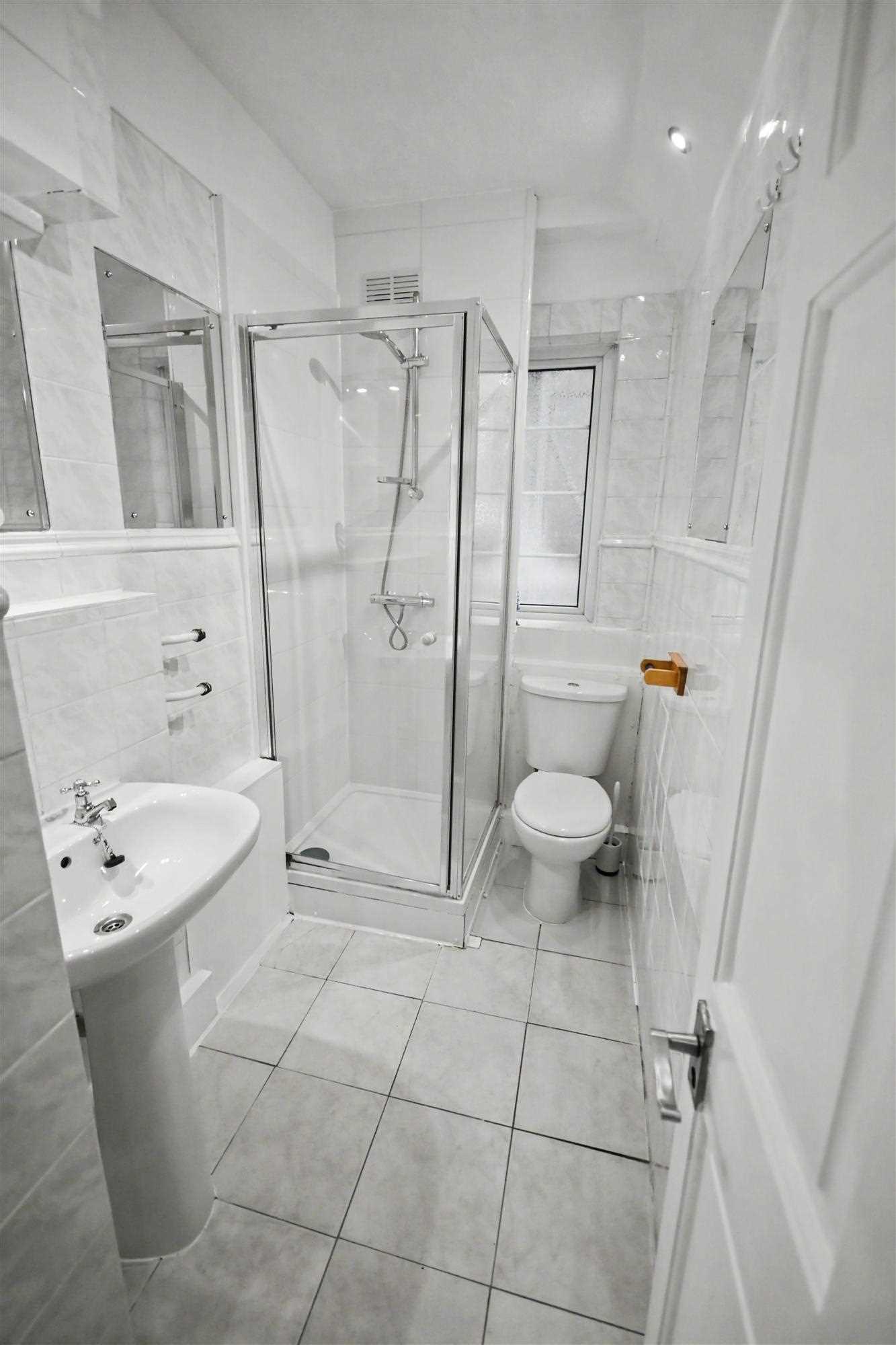 Chiswick Village - Picture 9